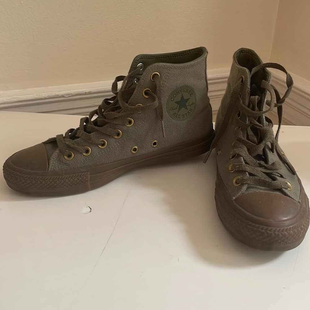 Converse high tops in great condition. Size men’s 7.5